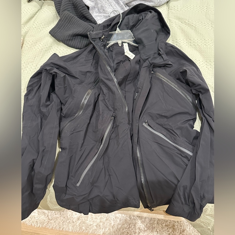 Lululemon windbreaker/raincoat